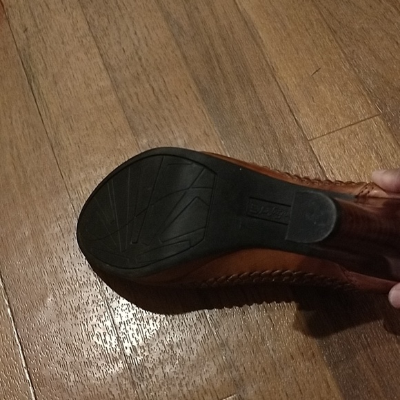 Shoes - Picture 2 of 5